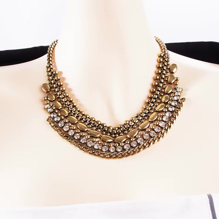 Kropfband Queen Aimel