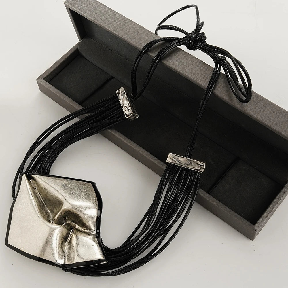 Halskette Queen Wren (2 Farben)